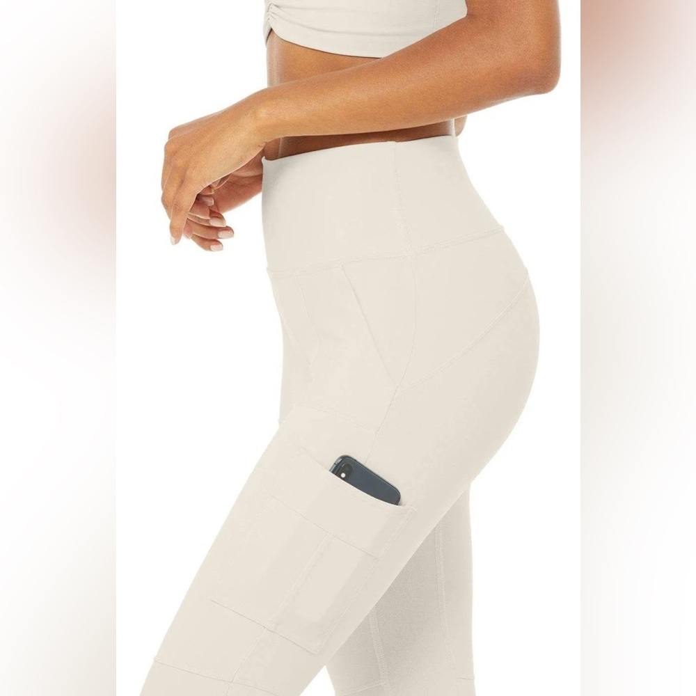 Alo Yoga High Waisted Cargo Leggings - NWT
